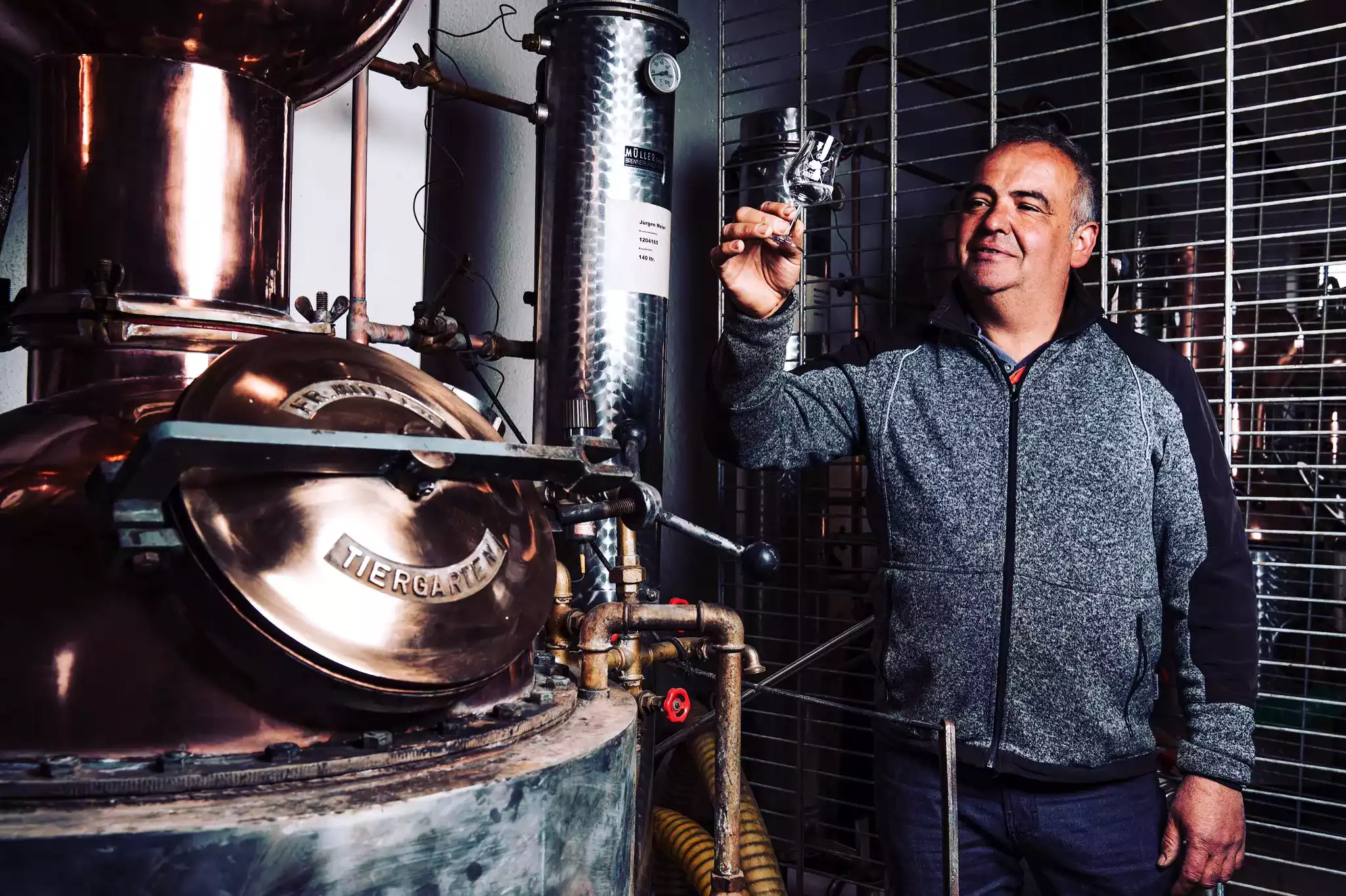 Klemens Kammerer in der Brennerei